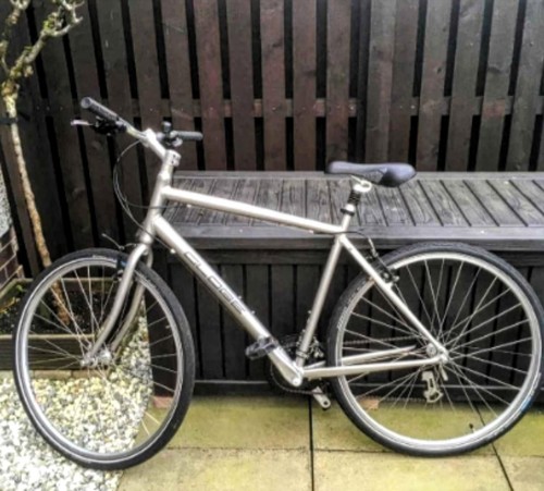 Specialised globe bicycle - globe,